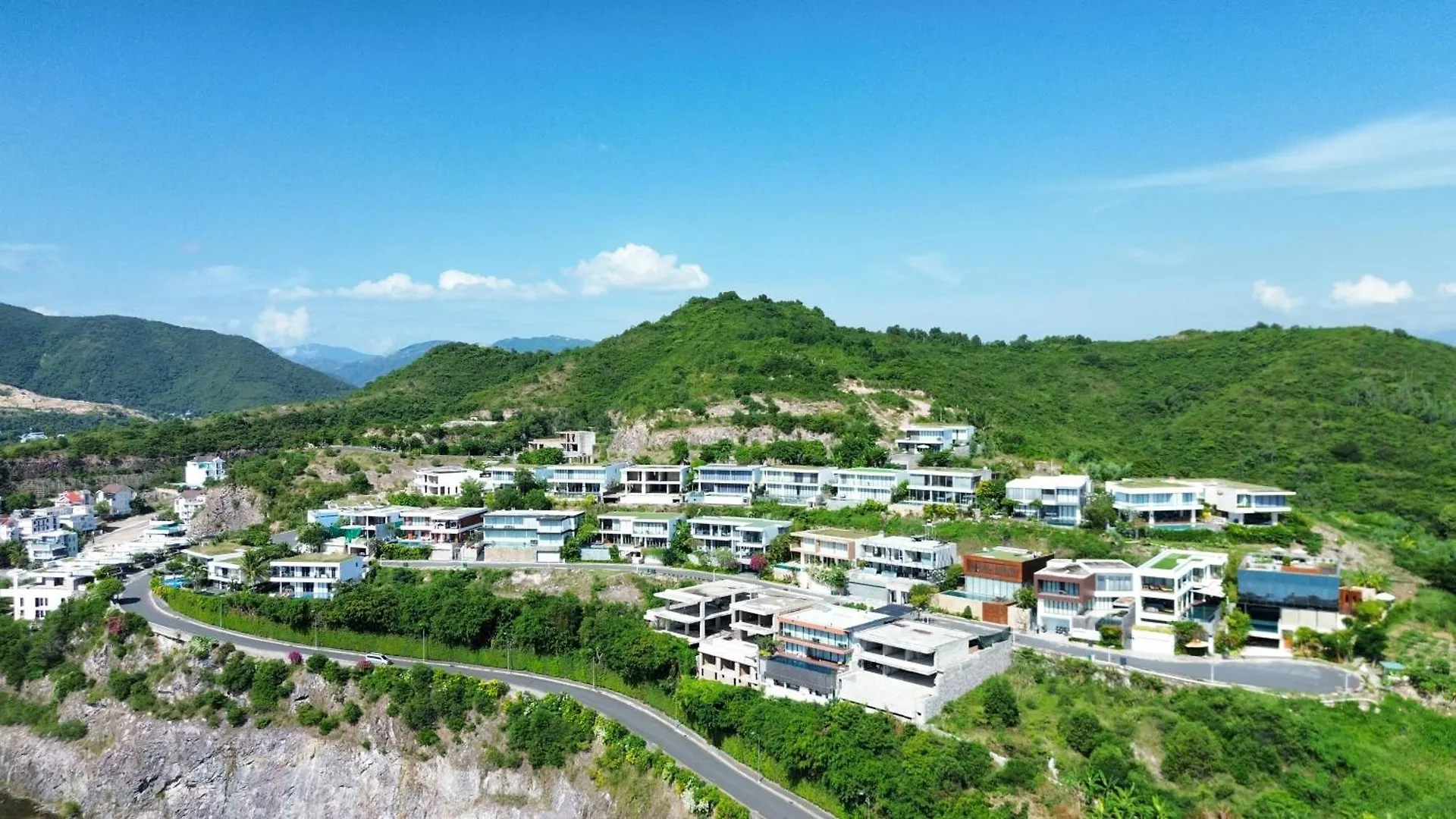 The Hill Ocean Villa With 5 Bedrooms And Infinity Pool 芽庄